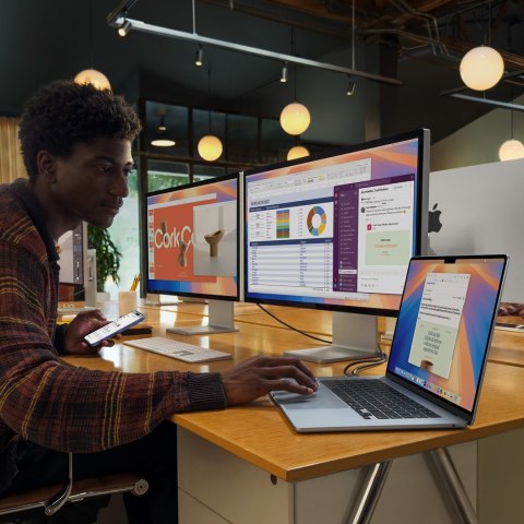 Apple 15-inch MacBook Air: Apple M4 chip with 10-core CPU and 10-core GPU, 16GB, 256GB SSD - Starlight Apple 15-inch MacBook Air: Apple M4 chip with 10-core CPU and 10-core GPU, 16GB, 256GB SSD - Starlight