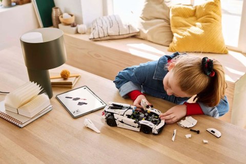 LEGO 42184 Technic - Biały hipersamochód Koenigsegg Jesko Absolut LEGO 42184 Technic - Biały hipersamochód Koenigsegg Jesko Absolut