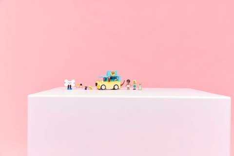 LEGO Friends 42678 Furgonetka z akcesoriami dla zwierząt