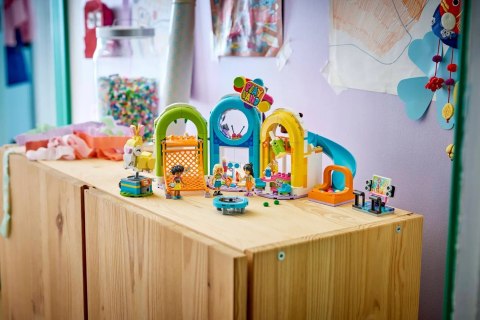 LEGO Friends 42686 Kryty plac zabaw
