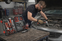 ZESTAW NARZĘDZI 100 EL WALIZKA KLUCZE NASADOWE WKRĘTAKI MŁOTEK KOMPLET DIY