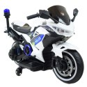 Motor policyjny z świecącym kogutem i syreną/A706-2